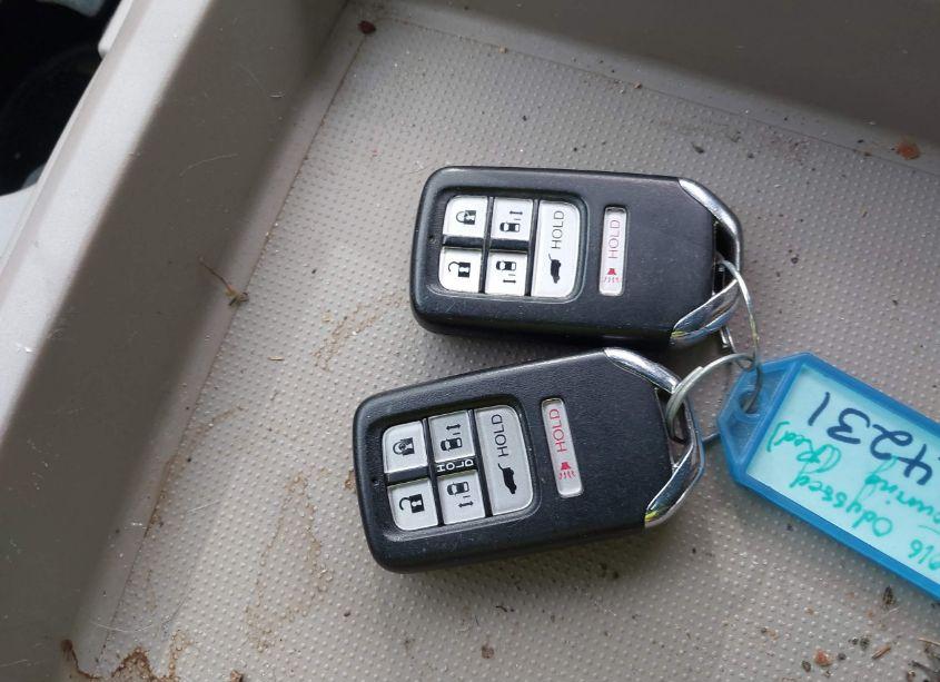 Photo 11 of 2016 Honda Odyssey TOURING/TOURING ELITE (VIN 5FNRL5H91GB110100)