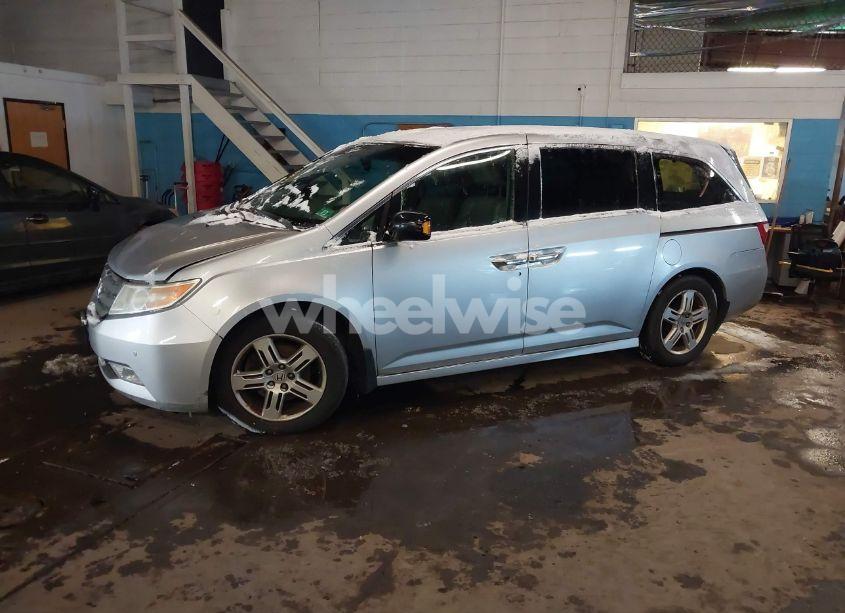 Photo 2 of 2011 Honda Odyssey TOURING/TOURING ELITE (VIN 5FNRL5H92BB005686)
