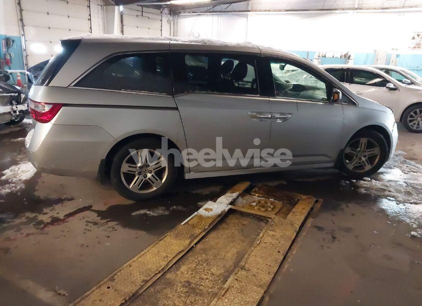 Photo 4 of 2011 Honda Odyssey TOURING/TOURING ELITE (VIN 5FNRL5H92BB005686)