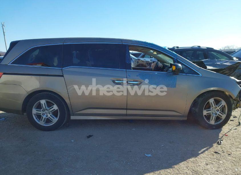 Photo 14 of 2011 Honda Odyssey TOURING/TOURING ELITE (VIN 5FNRL5H92BB024920)