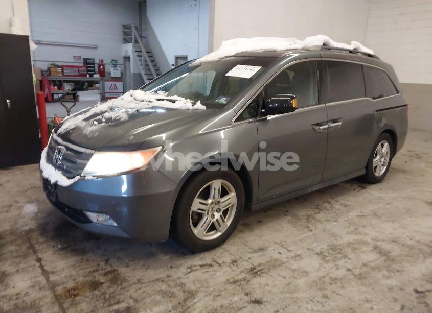Photo 2 of 2011 Honda Odyssey TOURING/TOURING ELITE (VIN 5FNRL5H92BB031205)