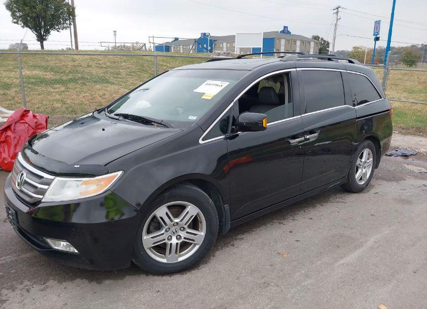 Photo 2 of 2013 Honda Odyssey TOURING/TOURING ELITE (VIN 5FNRL5H92DB066264)