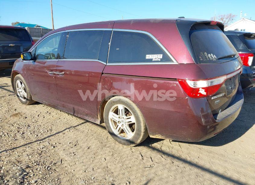 Photo 3 of 2013 Honda Odyssey TOURING/TOURING ELITE (VIN 5FNRL5H92DB074929)