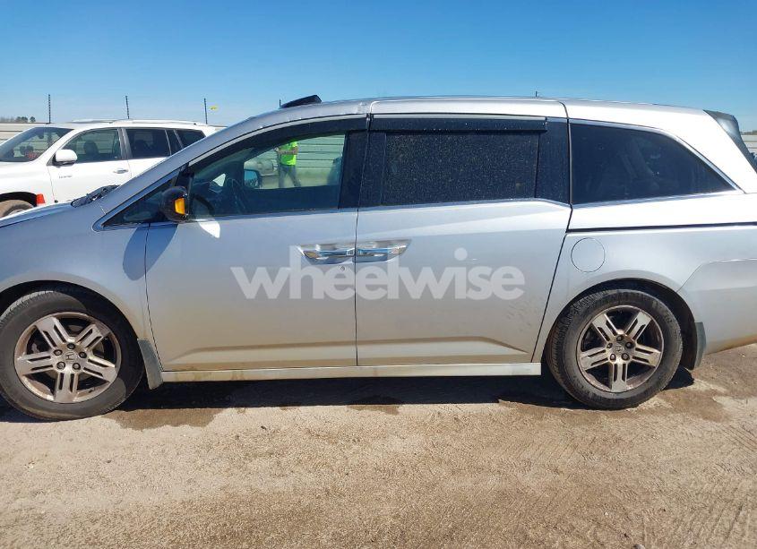 Photo 14 of 2013 Honda Odyssey TOURING/TOURING ELITE (VIN 5FNRL5H93DB076463)