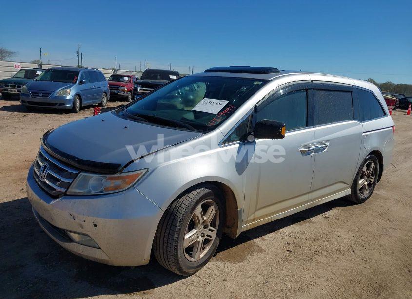 Photo 2 of 2013 Honda Odyssey TOURING/TOURING ELITE (VIN 5FNRL5H93DB076463)