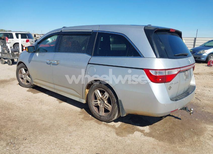 Photo 3 of 2013 Honda Odyssey TOURING/TOURING ELITE (VIN 5FNRL5H93DB076463)