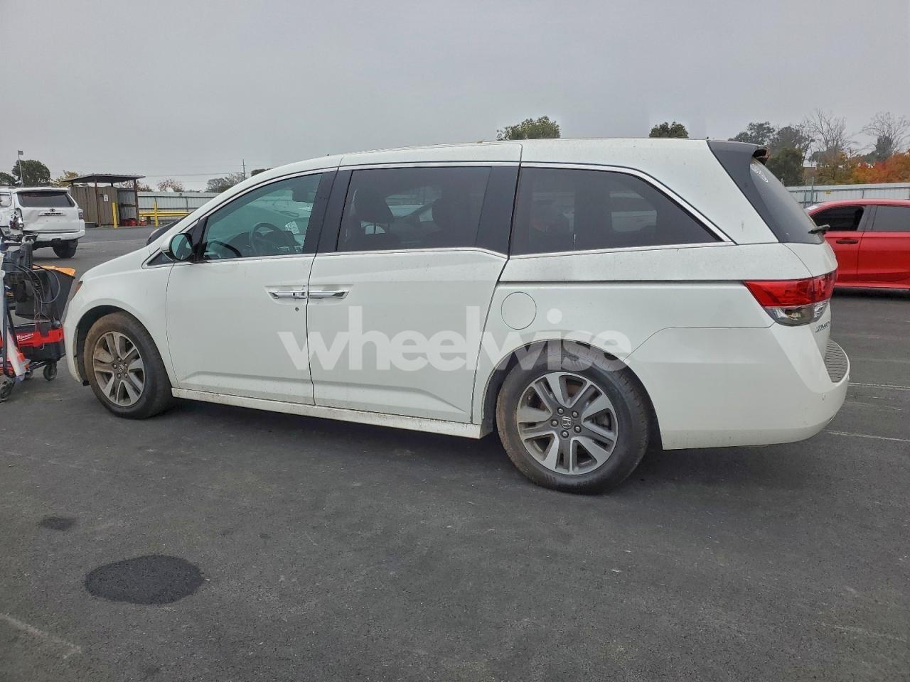 Photo 2 of 2015 HONDA ODYSSEY TOURING (VIN 5FNRL5H94FB038100)