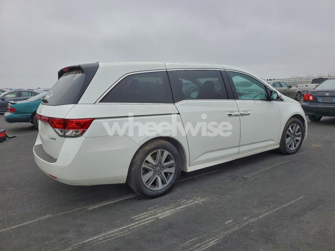 Photo 3 of 2015 HONDA ODYSSEY TOURING (VIN 5FNRL5H94FB038100)