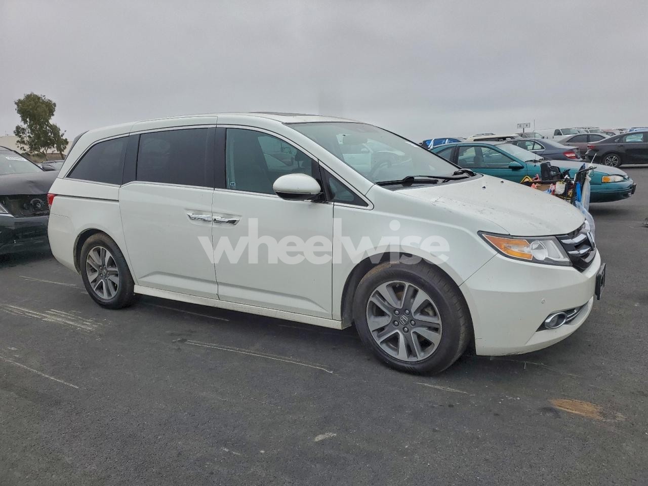 Photo 4 of 2015 HONDA ODYSSEY TOURING (VIN 5FNRL5H94FB038100)