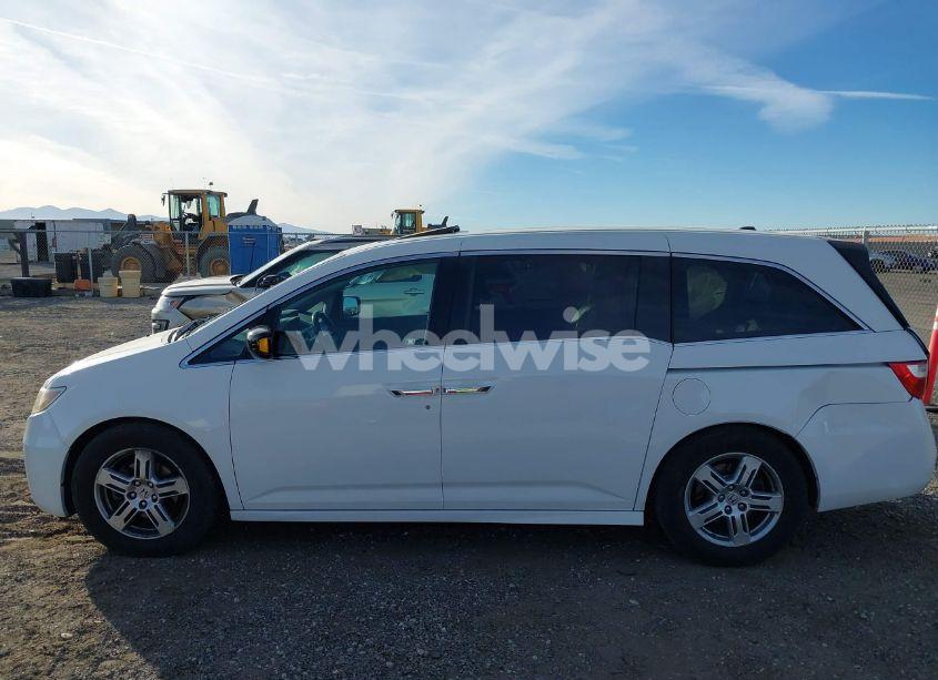 Photo 14 of 2011 Honda Odyssey TOURING/TOURING ELITE (VIN 5FNRL5H95BB035037)