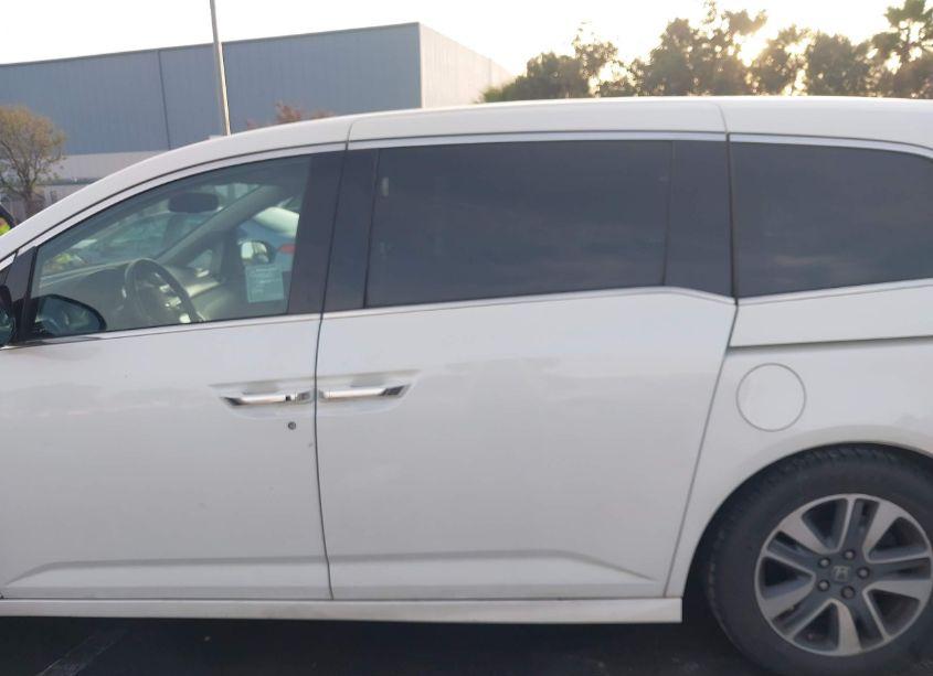 Photo 14 of 2016 Honda Odyssey TOURING/TOURING ELITE (VIN 5FNRL5H95GB053173)