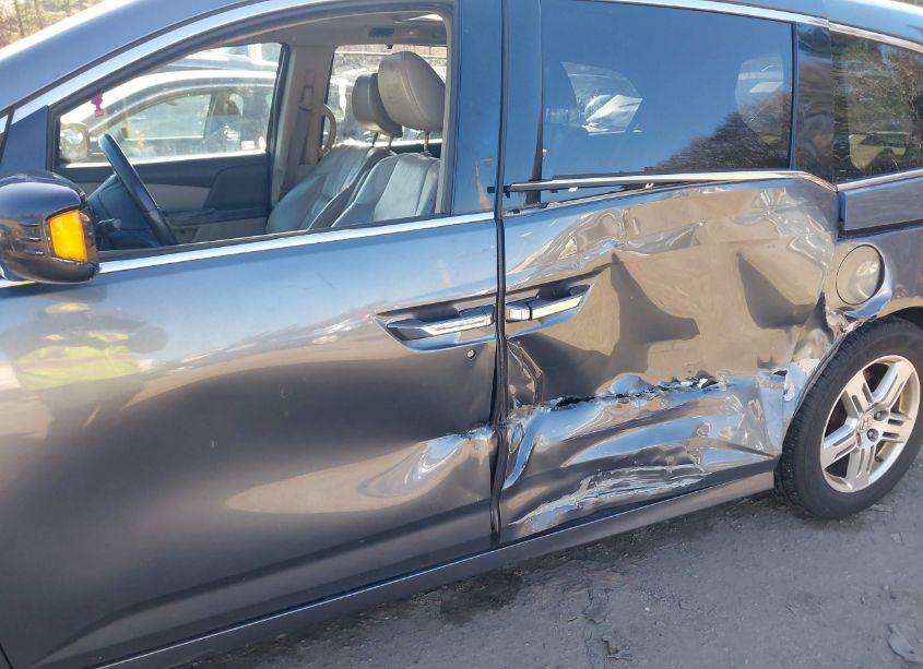 Photo 6 of 2011 Honda Odyssey TOURING/TOURING ELITE (VIN 5FNRL5H96BB015976)