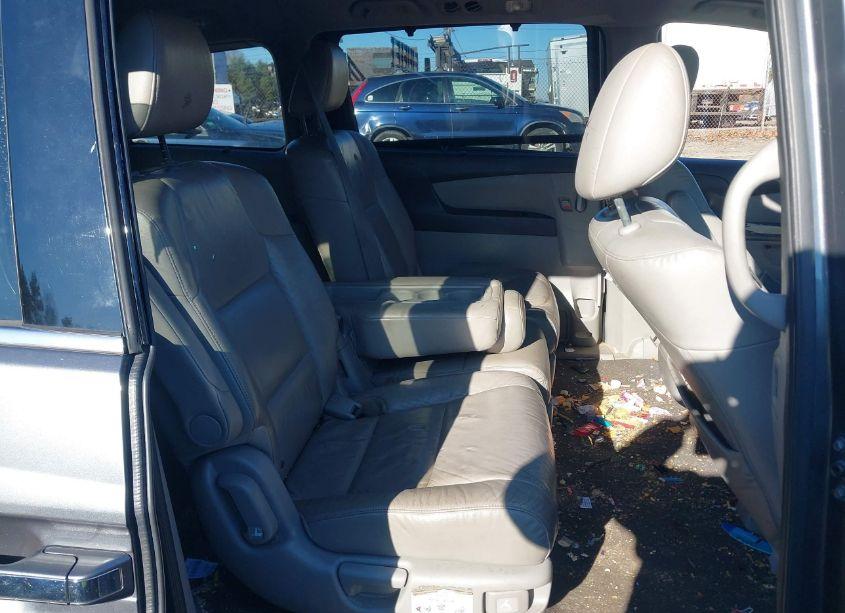 Photo 8 of 2011 Honda Odyssey TOURING/TOURING ELITE (VIN 5FNRL5H96BB015976)