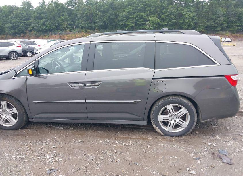 Photo 14 of 2013 Honda Odyssey TOURING/TOURING ELITE (VIN 5FNRL5H96DB085643)