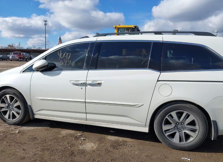 Photo 15 of 2015 Honda Odyssey TOURING/TOURING ELITE (VIN 5FNRL5H96FB038759)