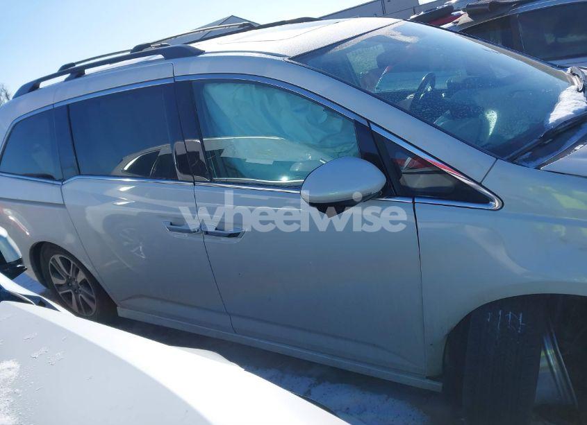 Photo 12 of 2016 Honda Odyssey TOURING/TOURING ELITE (VIN 5FNRL5H97GB125460)