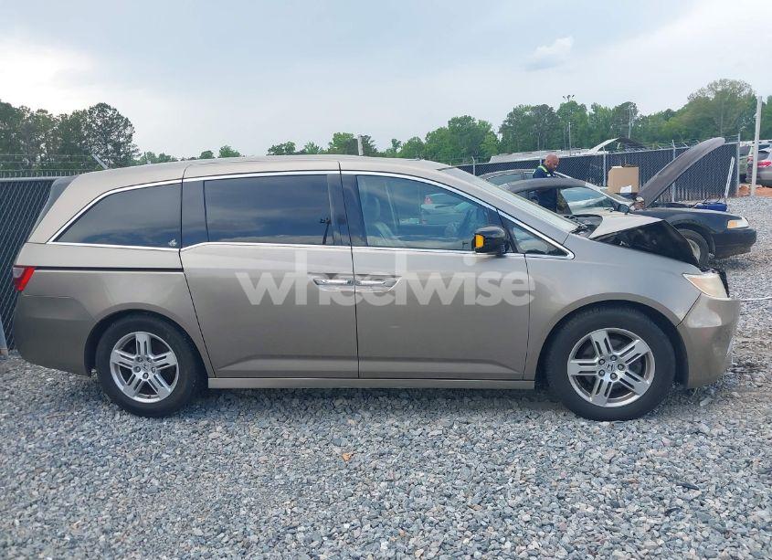 Photo 14 of 2011 Honda Odyssey TOURING/TOURING ELITE (VIN 5FNRL5H98BB095796)