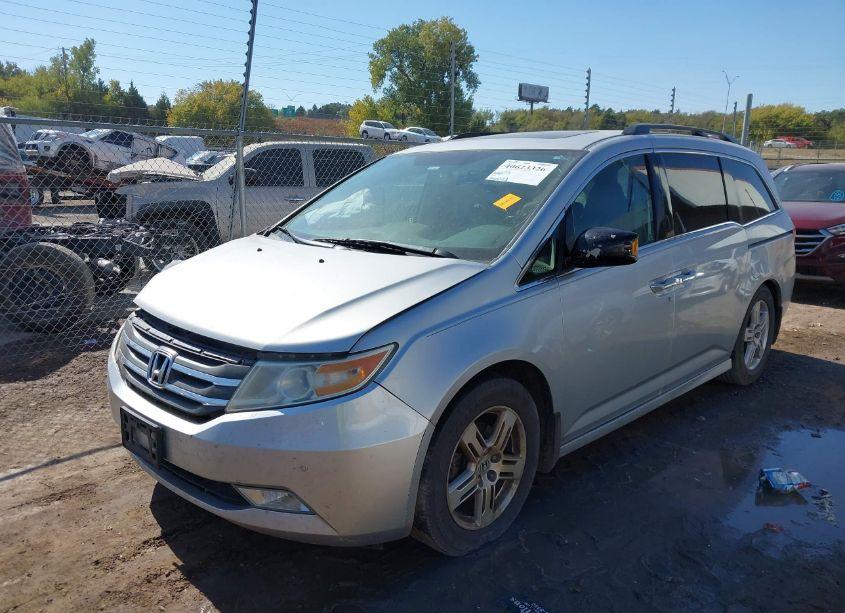 Photo 2 of 2013 Honda Odyssey TOURING/TOURING ELITE (VIN 5FNRL5H98DB003735)