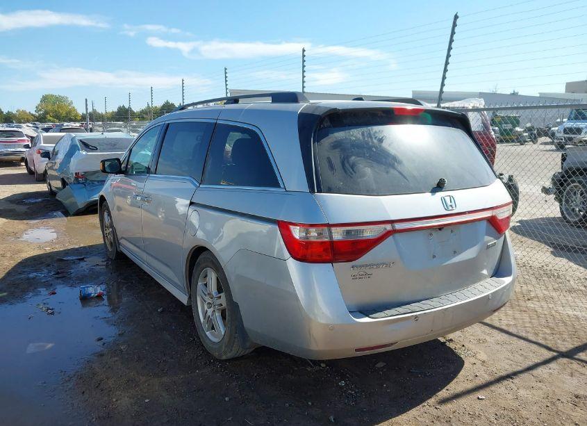Photo 3 of 2013 Honda Odyssey TOURING/TOURING ELITE (VIN 5FNRL5H98DB003735)