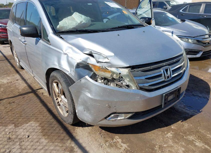 Photo 6 of 2013 Honda Odyssey TOURING/TOURING ELITE (VIN 5FNRL5H98DB003735)