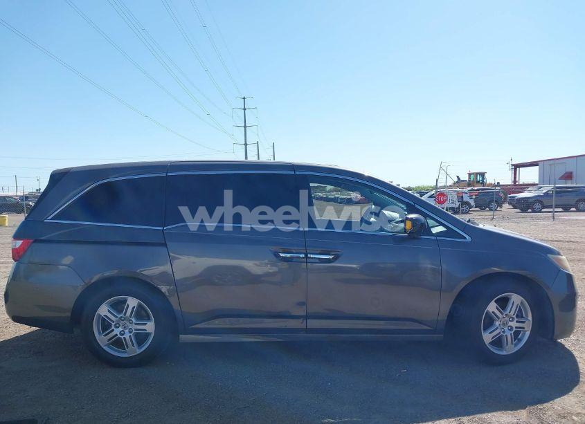 Photo 13 of 2013 Honda Odyssey TOURING/TOURING ELITE (VIN 5FNRL5H98DB085627)