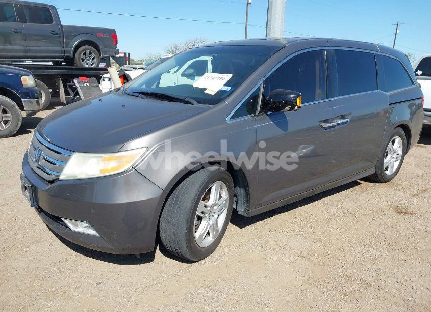 Photo 2 of 2013 Honda Odyssey TOURING/TOURING ELITE (VIN 5FNRL5H98DB085627)