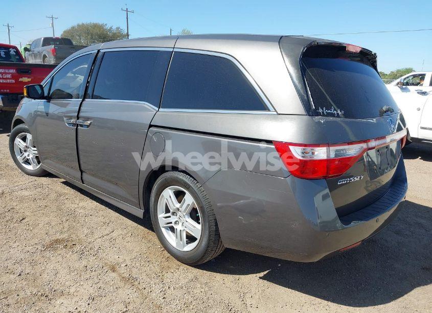 Photo 3 of 2013 Honda Odyssey TOURING/TOURING ELITE (VIN 5FNRL5H98DB085627)