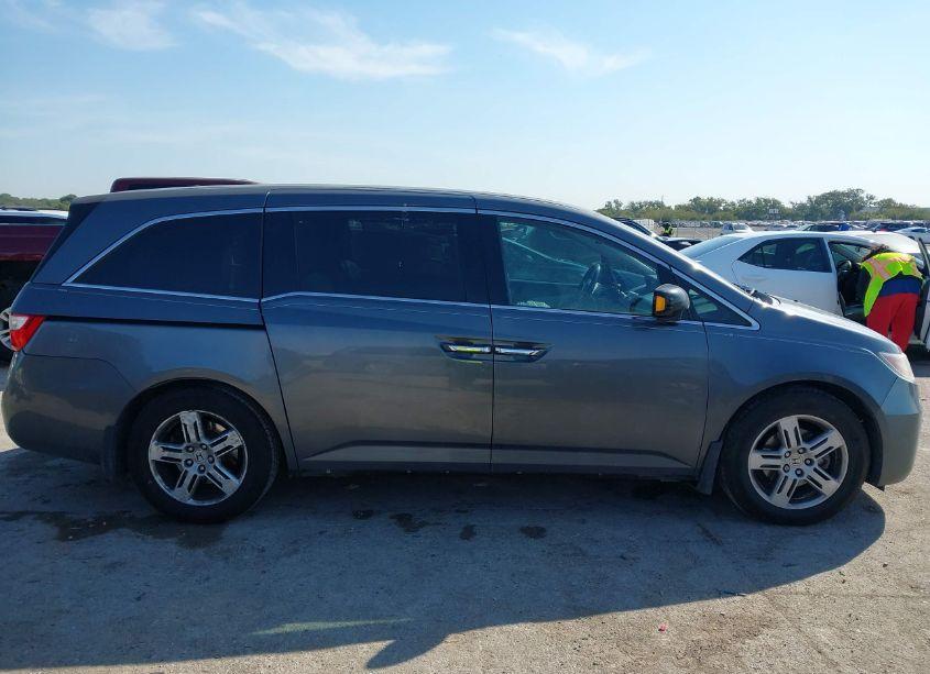 Photo 13 of 2013 Honda Odyssey TOURING/TOURING ELITE (VIN 5FNRL5H99DB010287)