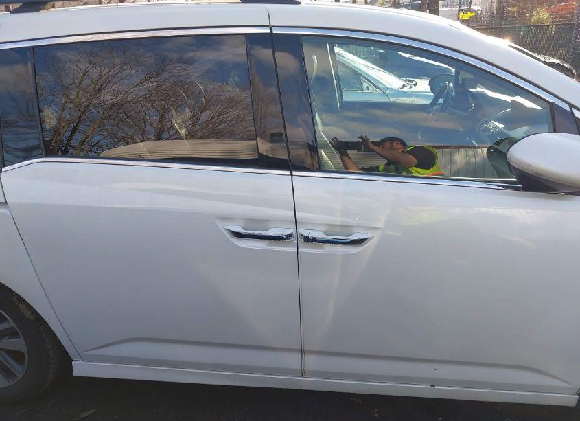 Photo 13 of 2014 Honda Odyssey TOURING/TOURING ELITE (VIN 5FNRL5H9XEB082939)