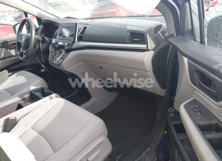 Photo 5 of 2018 Honda Odyssey LX (VIN 5FNRL6H20JB088445)