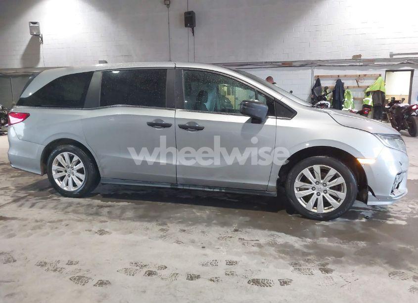 Photo 13 of 2018 Honda Odyssey LX (VIN 5FNRL6H21JB067863)