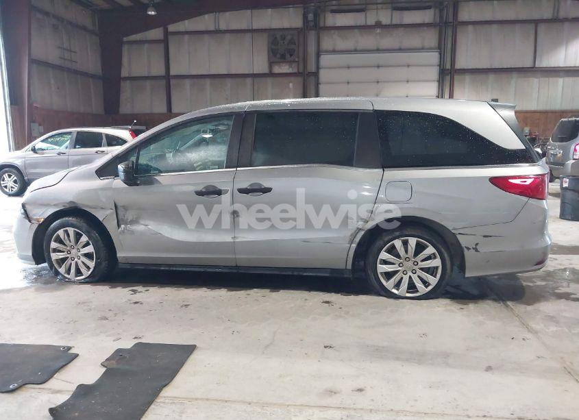 Photo 14 of 2018 Honda Odyssey LX (VIN 5FNRL6H21JB067863)