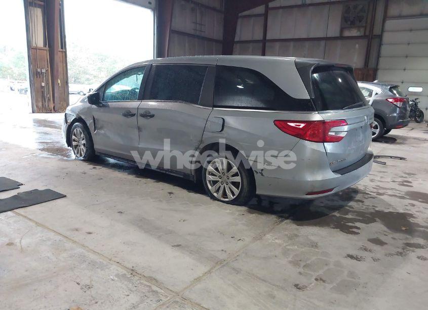 Photo 3 of 2018 Honda Odyssey LX (VIN 5FNRL6H21JB067863)
