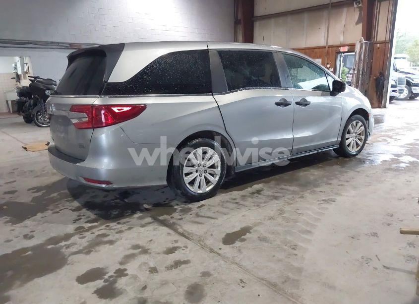 Photo 4 of 2018 Honda Odyssey LX (VIN 5FNRL6H21JB067863)