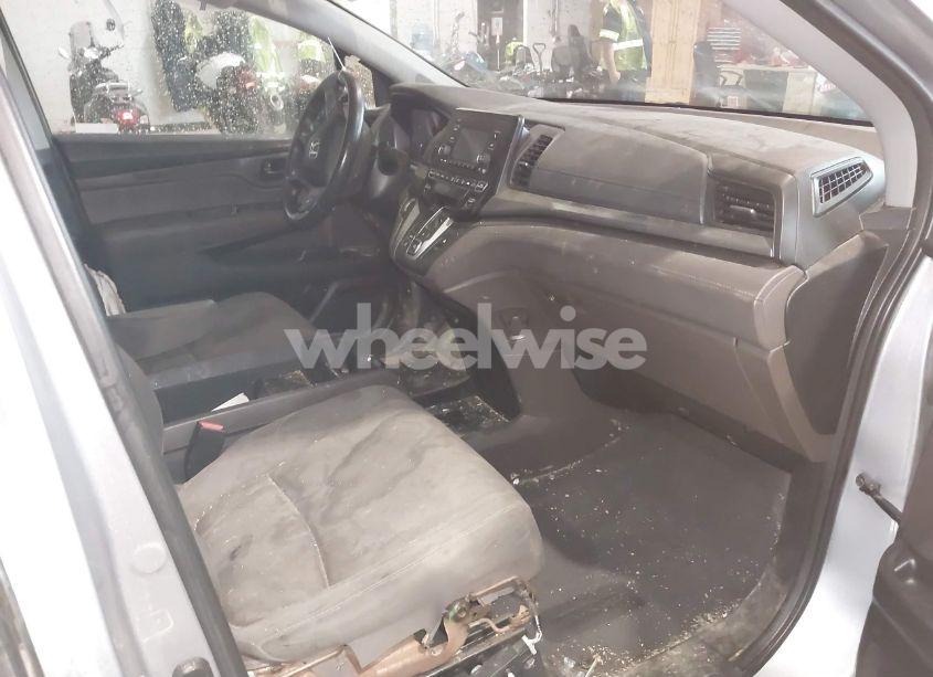 Photo 5 of 2018 Honda Odyssey LX (VIN 5FNRL6H21JB067863)