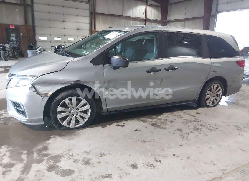Photo 6 of 2018 Honda Odyssey LX (VIN 5FNRL6H21JB067863)