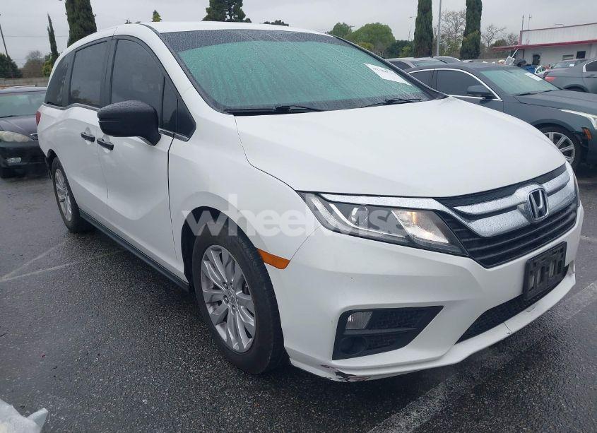 2020 Honda Odyssey LX (VIN 5FNRL6H22LB015371) main photo