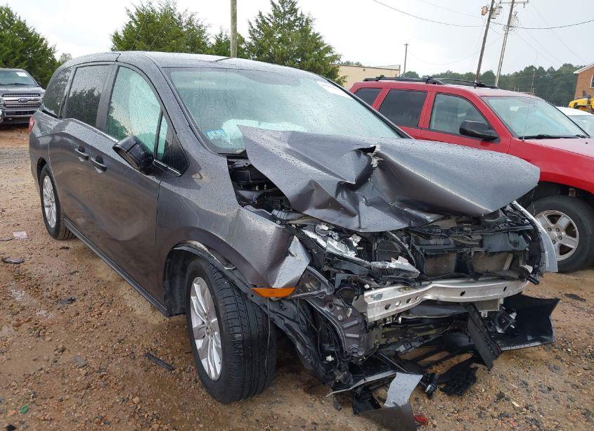 2019 Honda Odyssey LX (VIN 5FNRL6H23KB104591) main photo