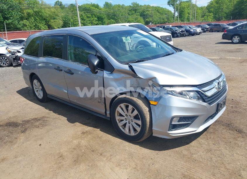 2019 Honda Odyssey LX (VIN 5FNRL6H25KB022751) main photo