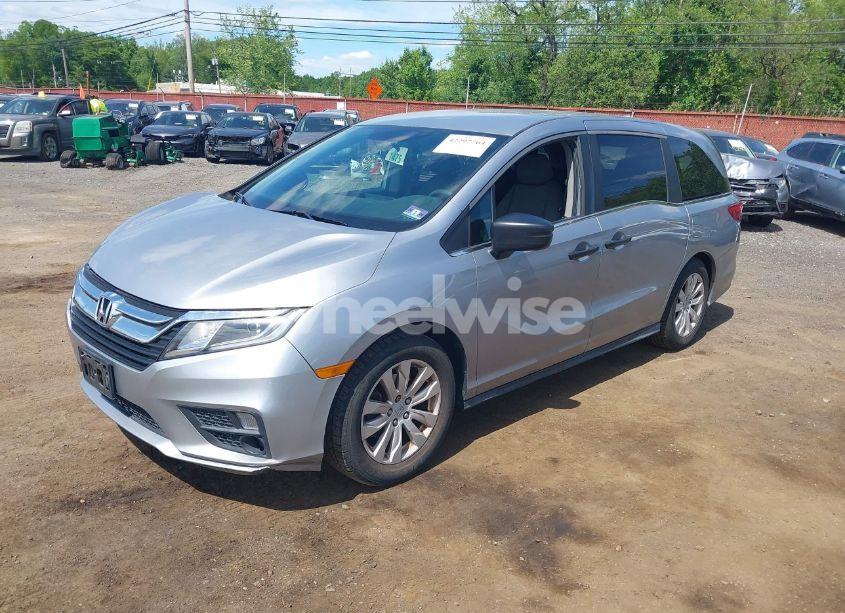 Photo 2 of 2019 Honda Odyssey LX (VIN 5FNRL6H25KB022751)