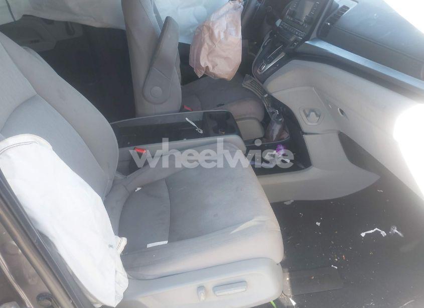 Photo 5 of 2021 Honda Odyssey LX (VIN 5FNRL6H26MB002074)