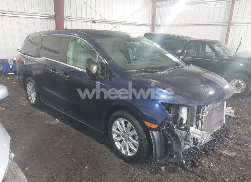 2019 Honda Odyssey LX (VIN 5FNRL6H27KB068193) main photo