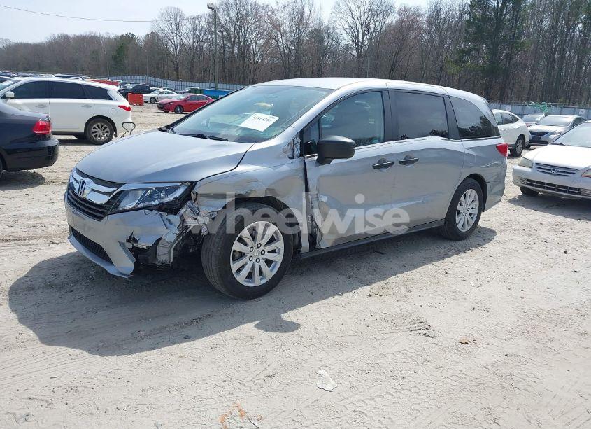 Photo 2 of 2020 Honda Odyssey LX (VIN 5FNRL6H27LB001918)
