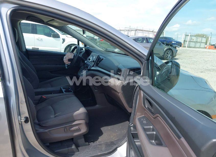 Photo 5 of 2020 Honda Odyssey LX (VIN 5FNRL6H27LB001918)