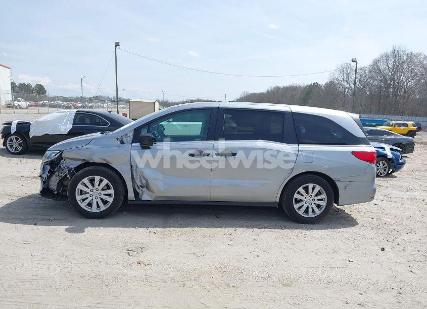 Photo 6 of 2020 Honda Odyssey LX (VIN 5FNRL6H27LB001918)