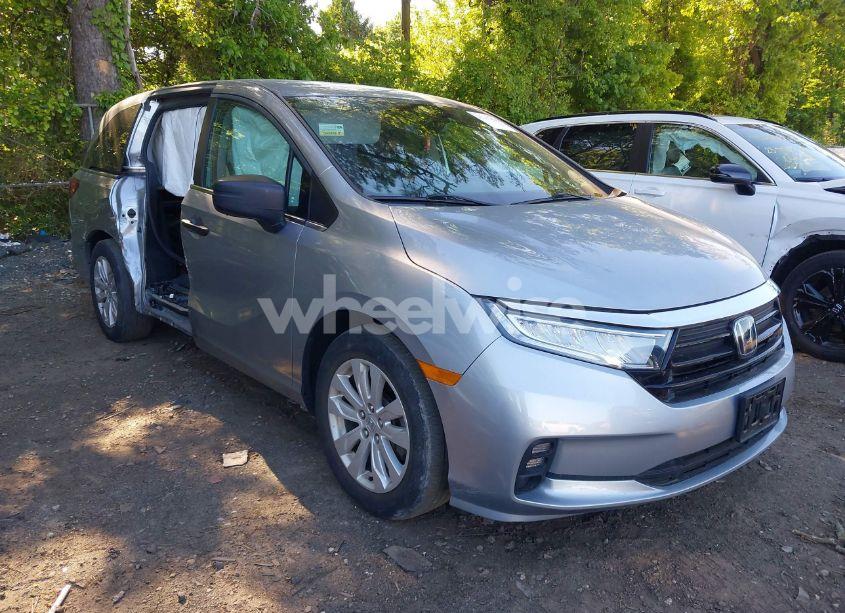 2021 Honda Odyssey LX (VIN 5FNRL6H27MB019210) main photo