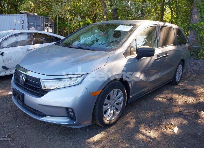 Photo 2 of 2021 Honda Odyssey LX (VIN 5FNRL6H27MB019210)