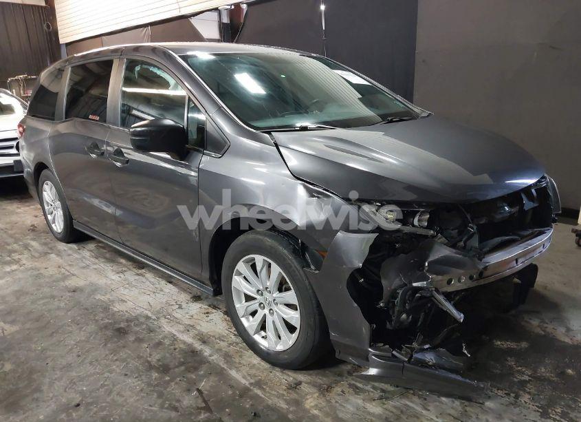 2018 Honda Odyssey LX (VIN 5FNRL6H29JB093935) main photo