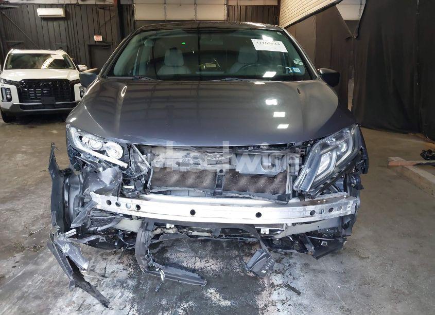 Photo 13 of 2018 Honda Odyssey LX (VIN 5FNRL6H29JB093935)