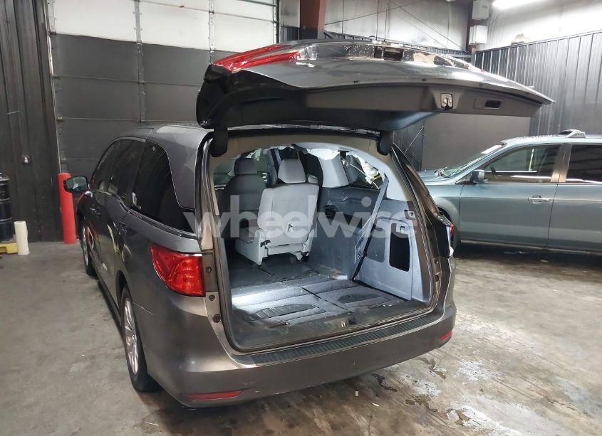 Photo 3 of 2018 Honda Odyssey LX (VIN 5FNRL6H29JB093935)